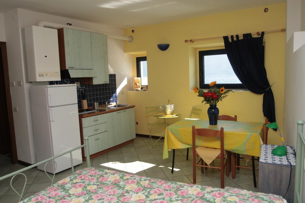 Villa Residence La Limonaia Gargnano Kamer foto