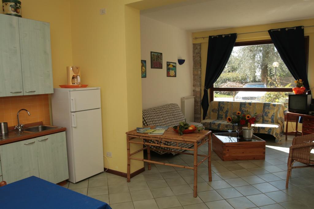 Villa Residence La Limonaia Gargnano Kamer foto